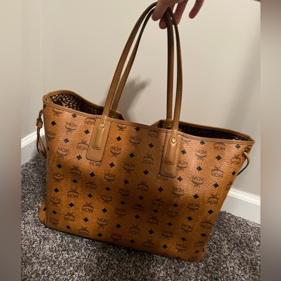 MCM Large Reversible Liz Shopper in Visetos - Picture 17 of 17